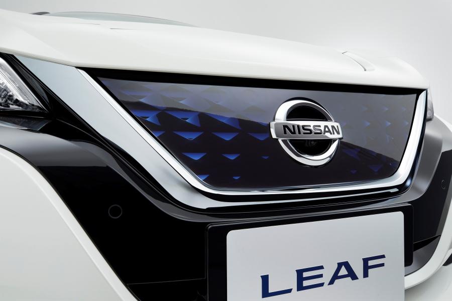 Логотип Nissan Leaf 2.zero 2017 года  (JP) (фото 32 из 56)